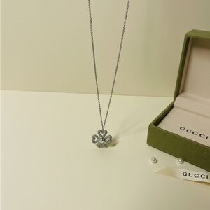 ☘️Gucci Silver Heart Clover Necklace🍀
